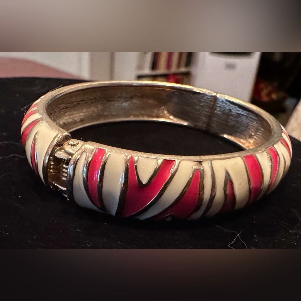 Tiger striped coral and cream enameled bangle
